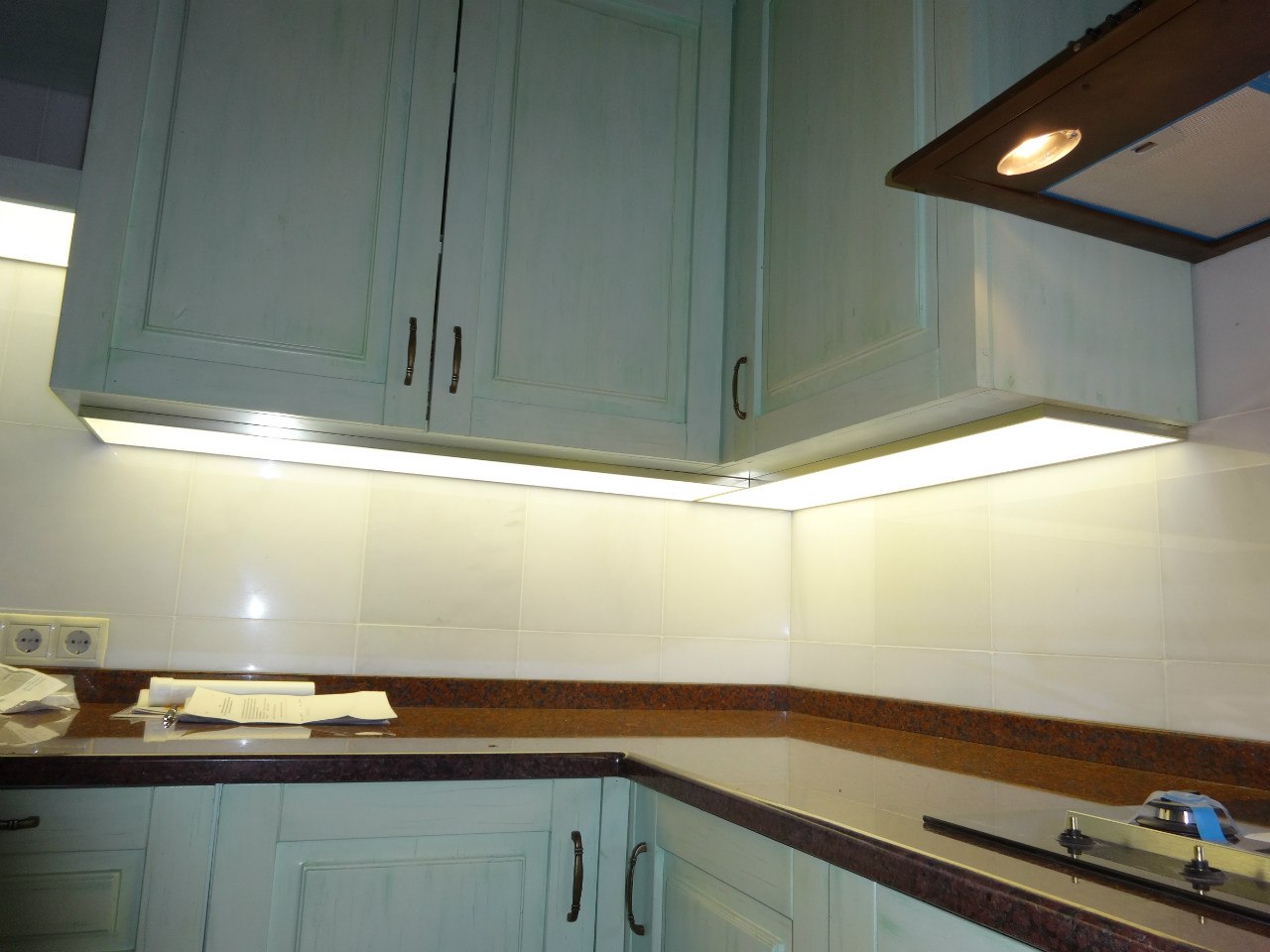 Подсветка кухонных шкафов снизу